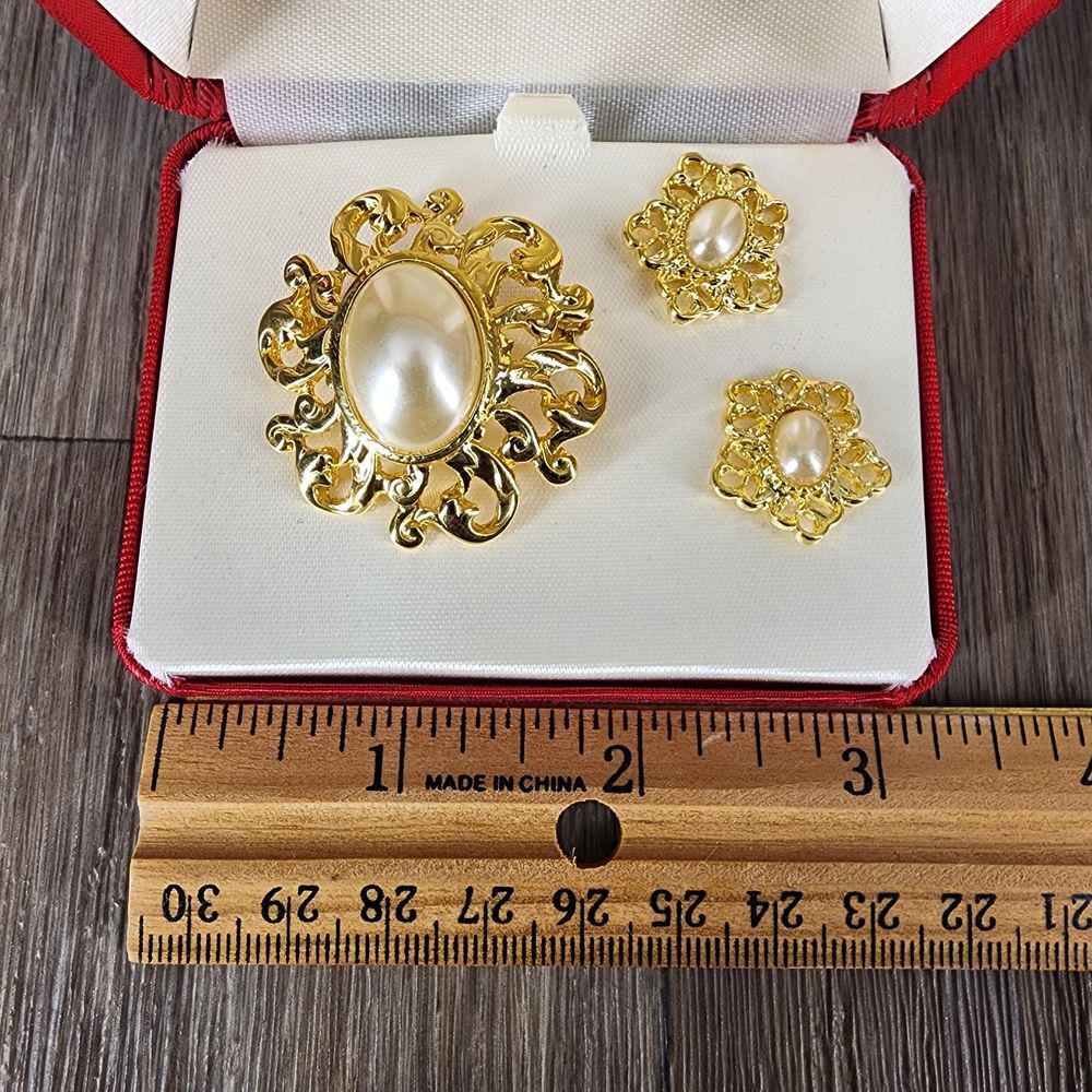 Vintage Faux Pearl Gold Tone Filigree Brooch with Matching Stud Earrings